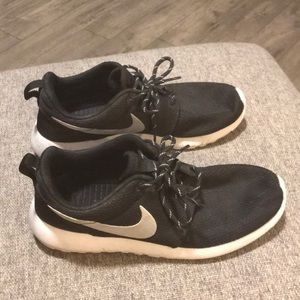 Nike sneakers lightly used